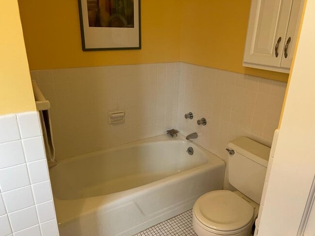 Building Photo - AVAILABLE FOR RENT!!! Well maintained 1 Be...