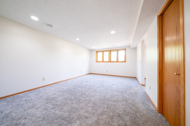 Building Photo - 2837 County Rd H2