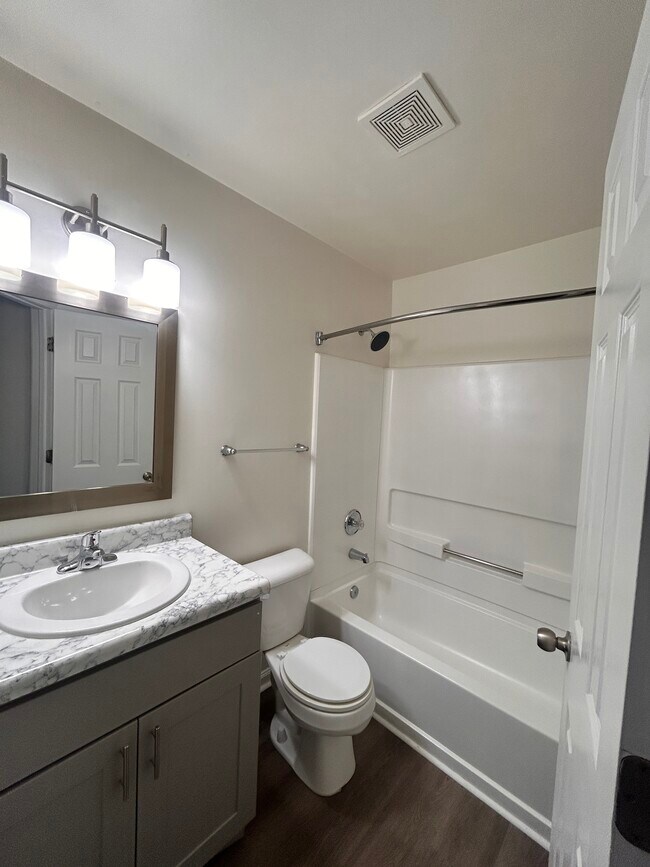 Building Photo - 1251 Fords Pointe Cir