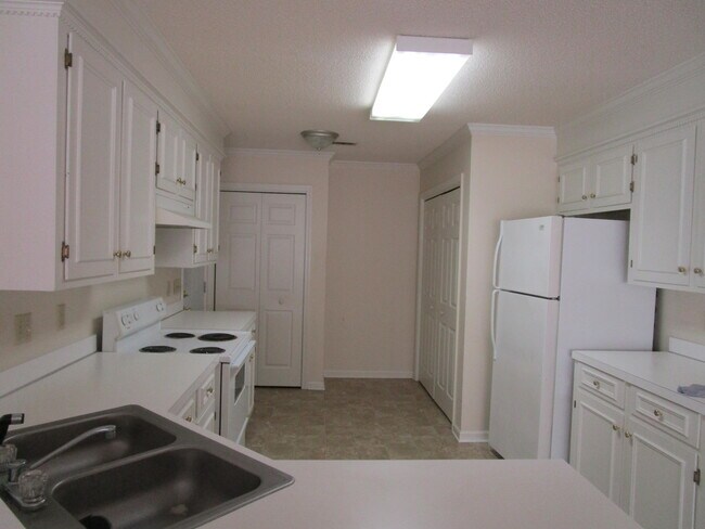 Building Photo - 345 Wildwood Ave