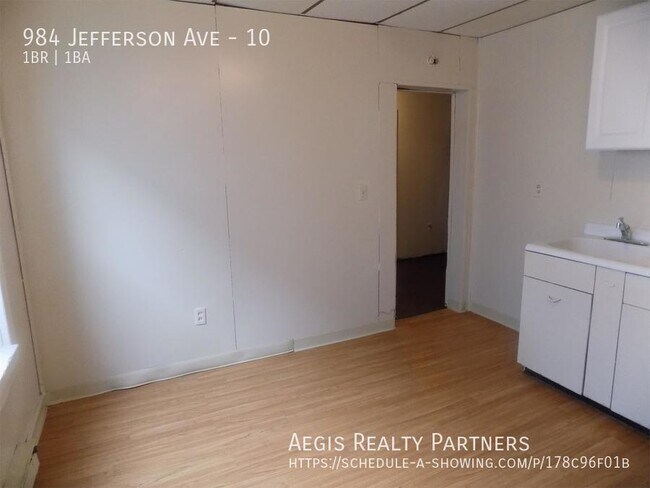 Building Photo - 984 Jefferson Ave