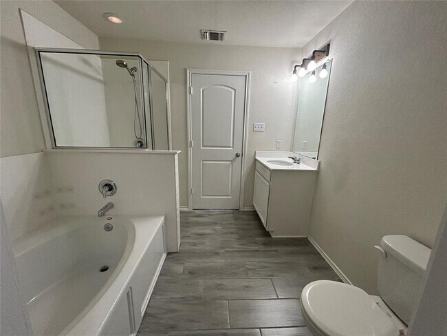 Building Photo - 249 La Dera Dr