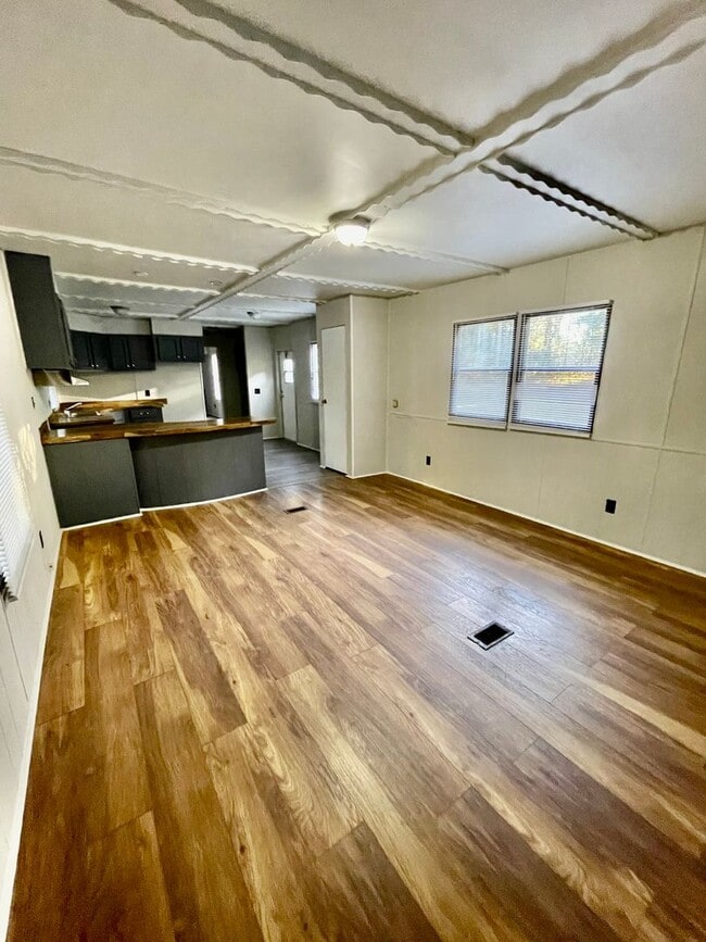 Building Photo - Adorable 2 bedroom 2 bath Trailer Home loc...
