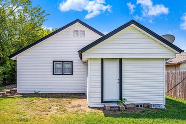 Building Photo - Newly Renovated 3/1 for Only 900 Per Month