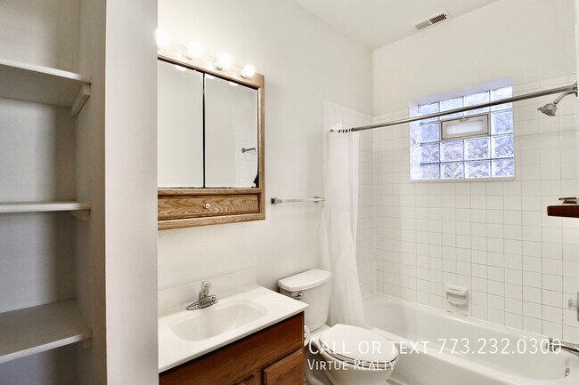 Building Photo - 1645 N Clybourn Ave