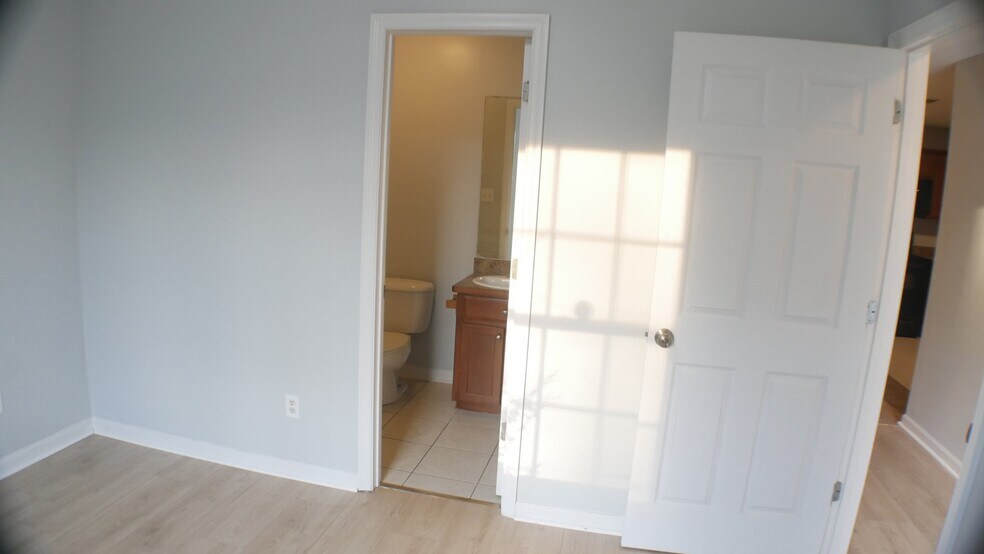 Building Photo - 1738 Eli Pl