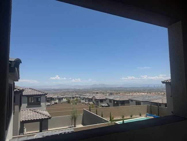 Building Photo - s 4 bedroom 2.5 Bathrooms with Loft, home ...