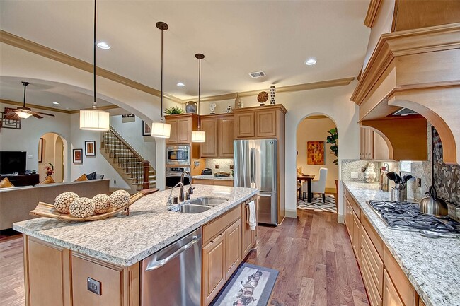 Building Photo - 7 Shearling Ct