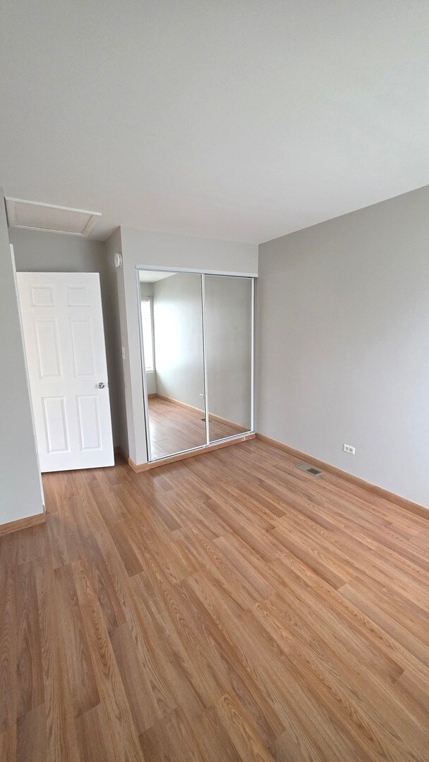 Building Photo - 1317 Kingsbury Dr