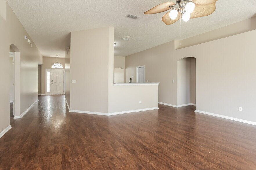 Building Photo - 14011 Crestwick Dr W