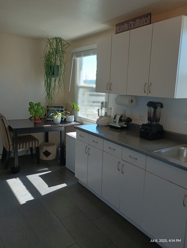 Building Photo - 40 La Cruz Ave