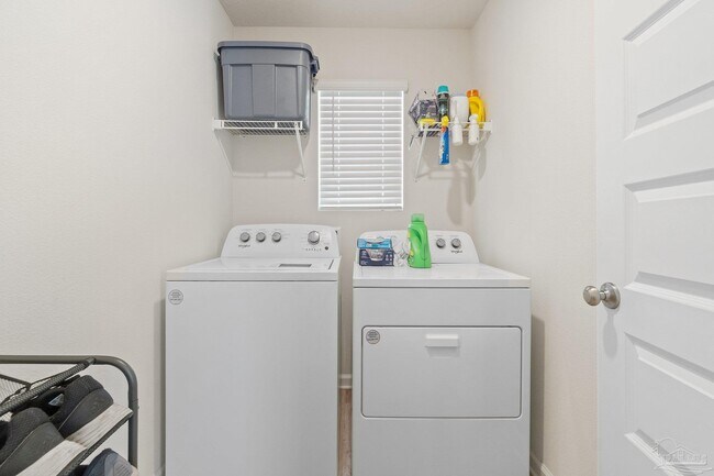 Building Photo - 5252 Peach Dr