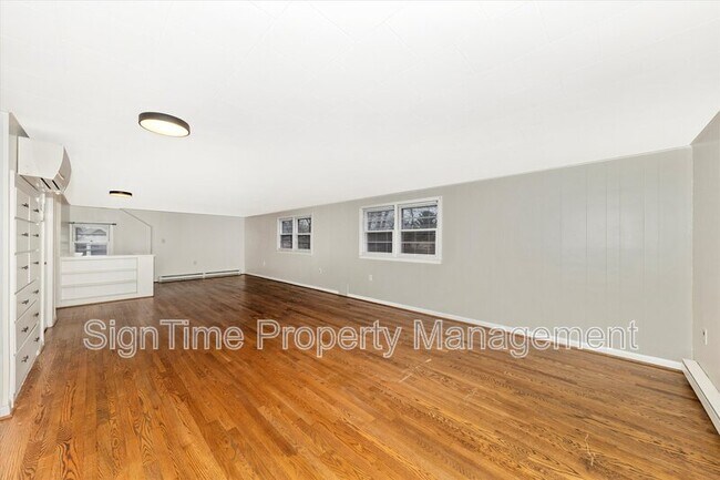 Building Photo - 11025 Rosewood Dr