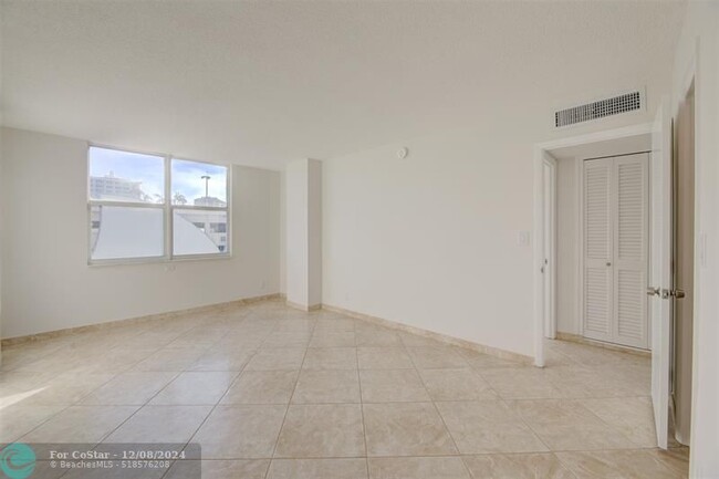 Building Photo - 305 N Pompano Beach Blvd