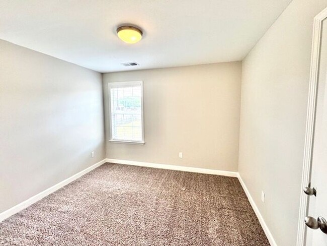 Building Photo - Now Leasing a 4-Bedroom 2.5 Bath Home in M...