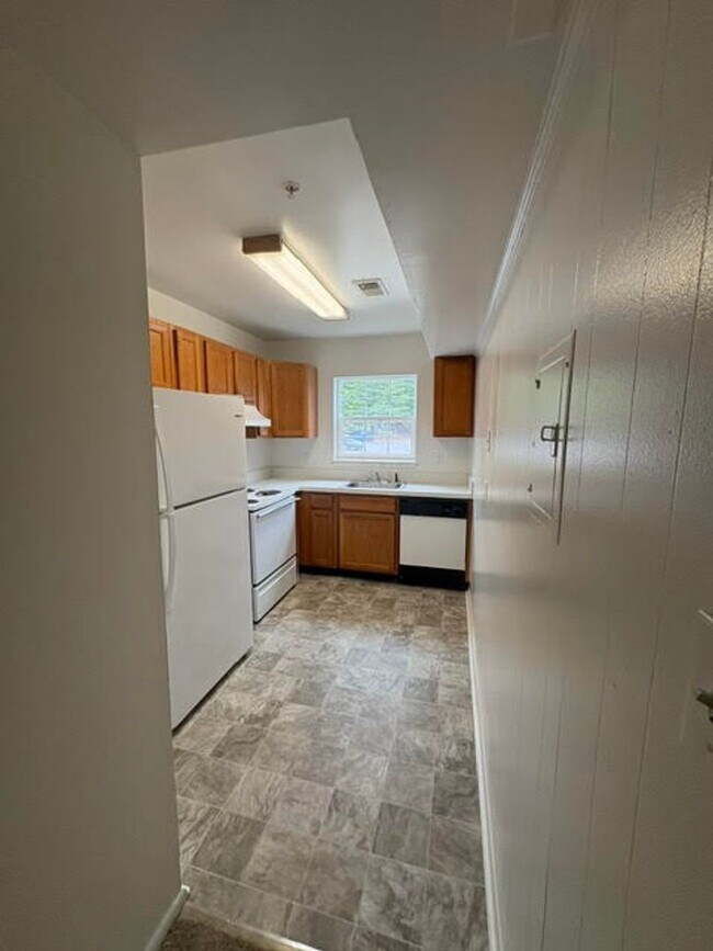 Building Photo - Two Bedroom One Bath