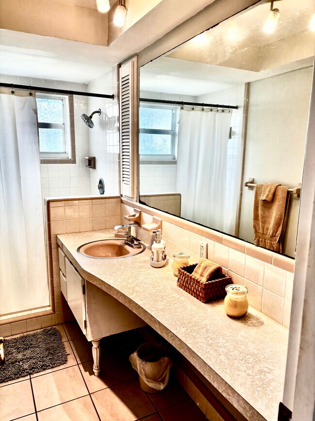 Building Photo - 381 Delido Ct