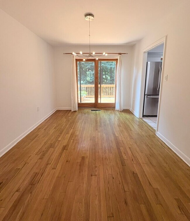 Building Photo - 2071 Golf Course Dr