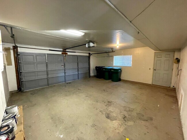 Building Photo - Great 4 Bed/3 Bath home in Layton