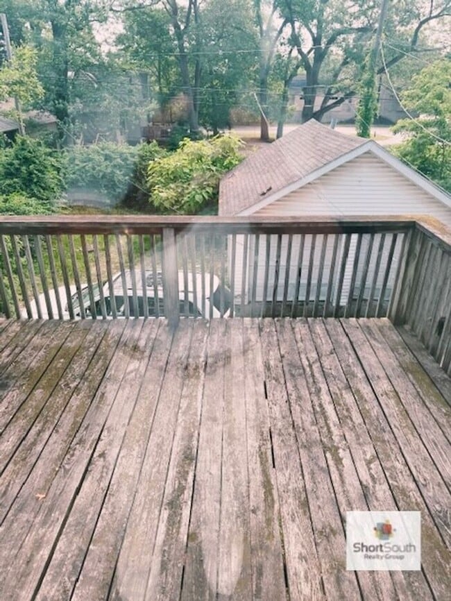 Building Photo - Updated 2 Bed 1 Bath apartment in Muskegon