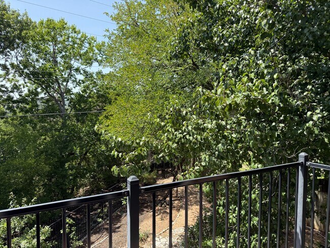 Building Photo - 9106 Rockcrest Cir