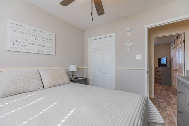 Building Photo - Super cute updated home!