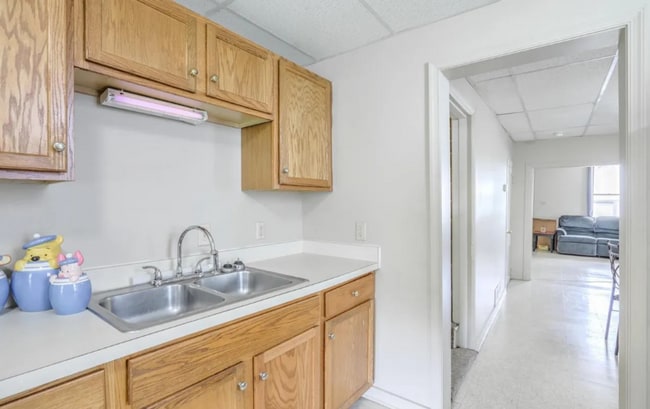 Building Photo - Charming 3 Bedroom with Open Living Area & Shared Porch!