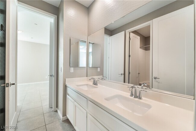 Building Photo - 779 Glistening Lgt Ct