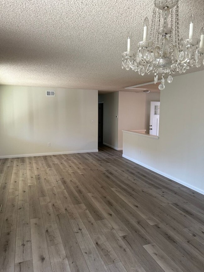 Building Photo - Beautiful Remodeled 3 bedroom 2 bath single family home Chula Vista! Ready for move in 1/17/2026!