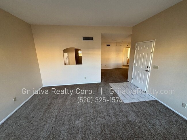 Building Photo - Cute 2 Bedroom, 2 Bath Townhome  *MOVE-IN SPECIAL* (Speedway/Wilmot)