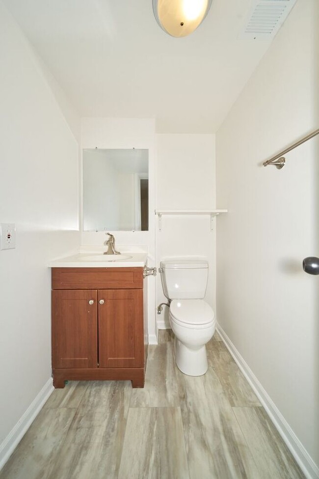 Building Photo - Spacious 3 Bedroom with Finished Basement ...