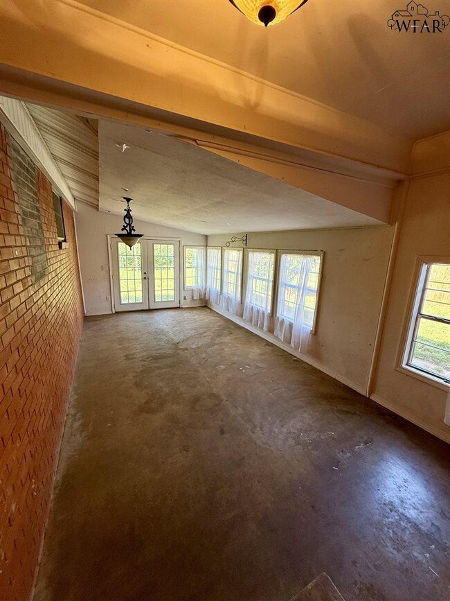 Building Photo - 1210 Clover Dr