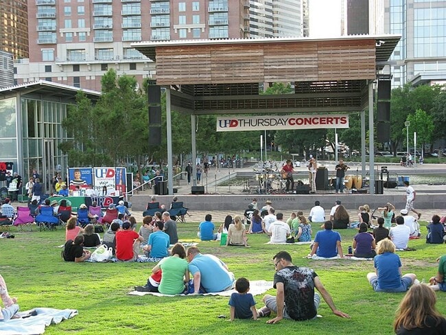 Building Photo - 1312 Live Oak St