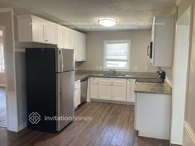 Building Photo - 2630 Farmington Dr SW