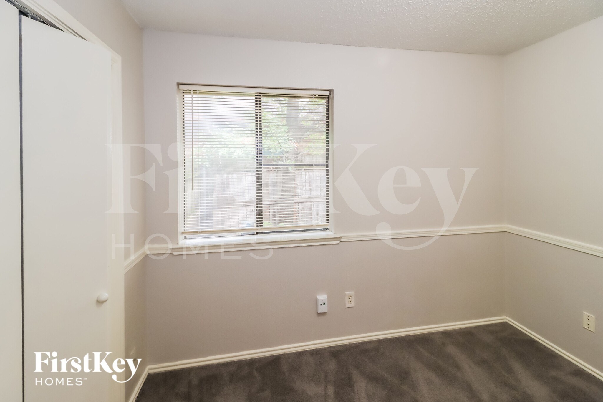 Building Photo - 3200 Creekwood Ln