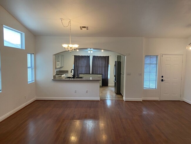 Building Photo - NW!! Single Story!! No Carpet!! No HOA!! B...
