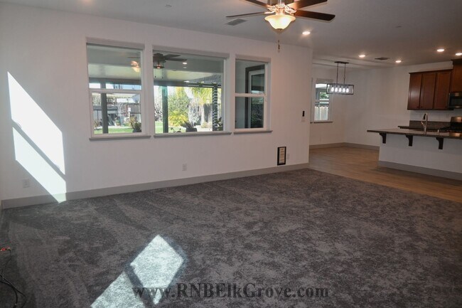 Building Photo - 10060 Carinata Dr