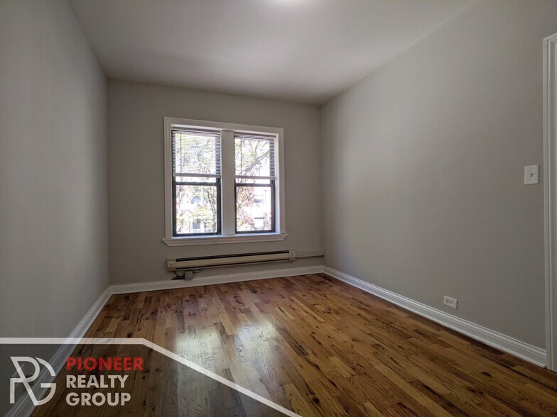 Building Photo - 3721 N Pine Grove Ave