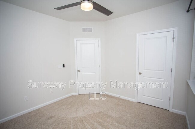 Building Photo - 13 Verona Ln