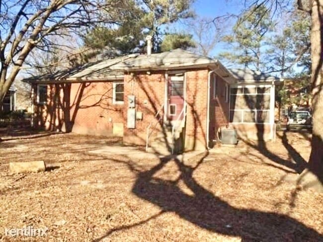 Building Photo - 2805 Rothland Dr