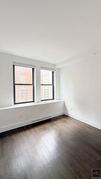 Building Photo - NO fee 3 bed 2 bath with Laundry in unit.