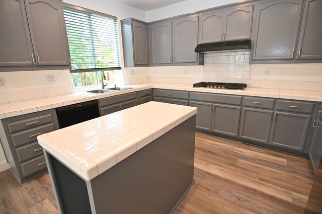 Building Photo - Stunning 5-Bedroom 3 bath 2 story Home in Prime North San Jose Location.