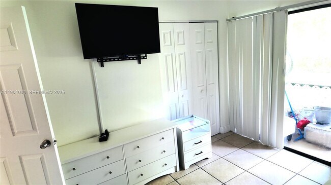 Building Photo - 3037 NW 118th Dr