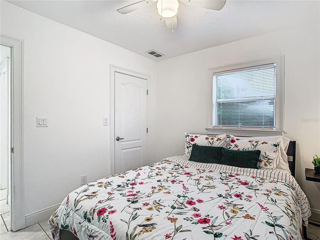 Building Photo - 3025 Long St