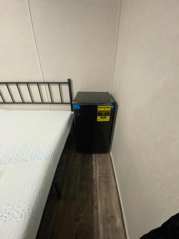 Building Photo - 325 Robin Ln