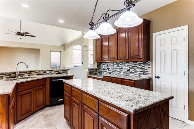 Building Photo - 3825 Miramar Dr