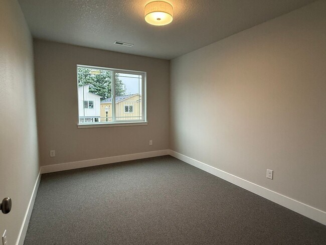 Building Photo - Beautiful Three Bedroom New Construction Home For Rent