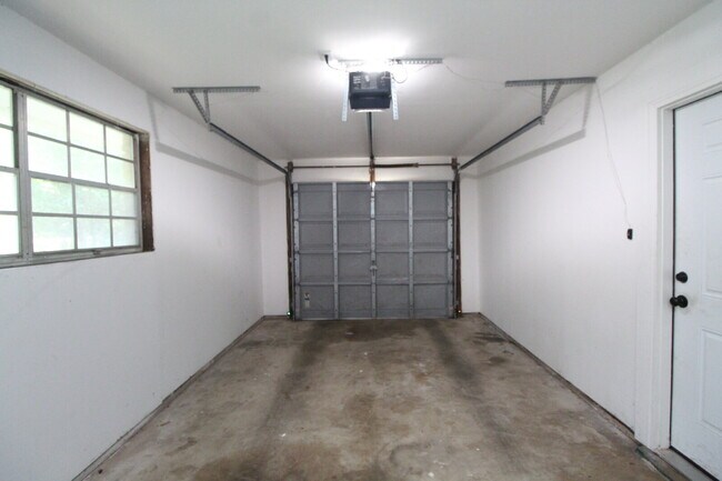Building Photo - Updated West Pensacola 3BR Home with Luxury Plank Flooring, Modern Kitchen, 1-Car Garage & Large ...