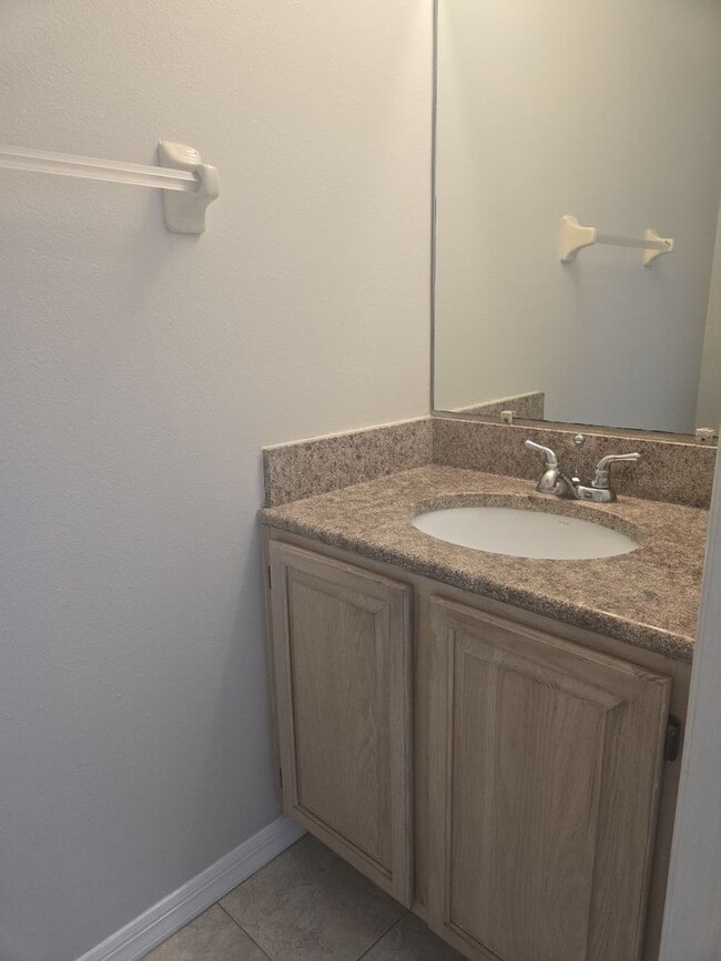 Building Photo - Deerfield - Spacious Home