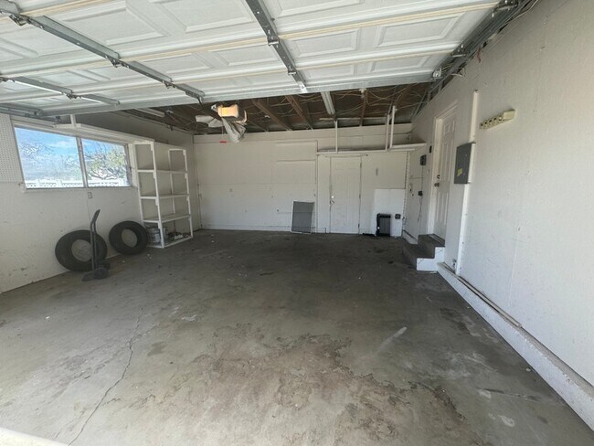 Building Photo - 1073 E 120 S